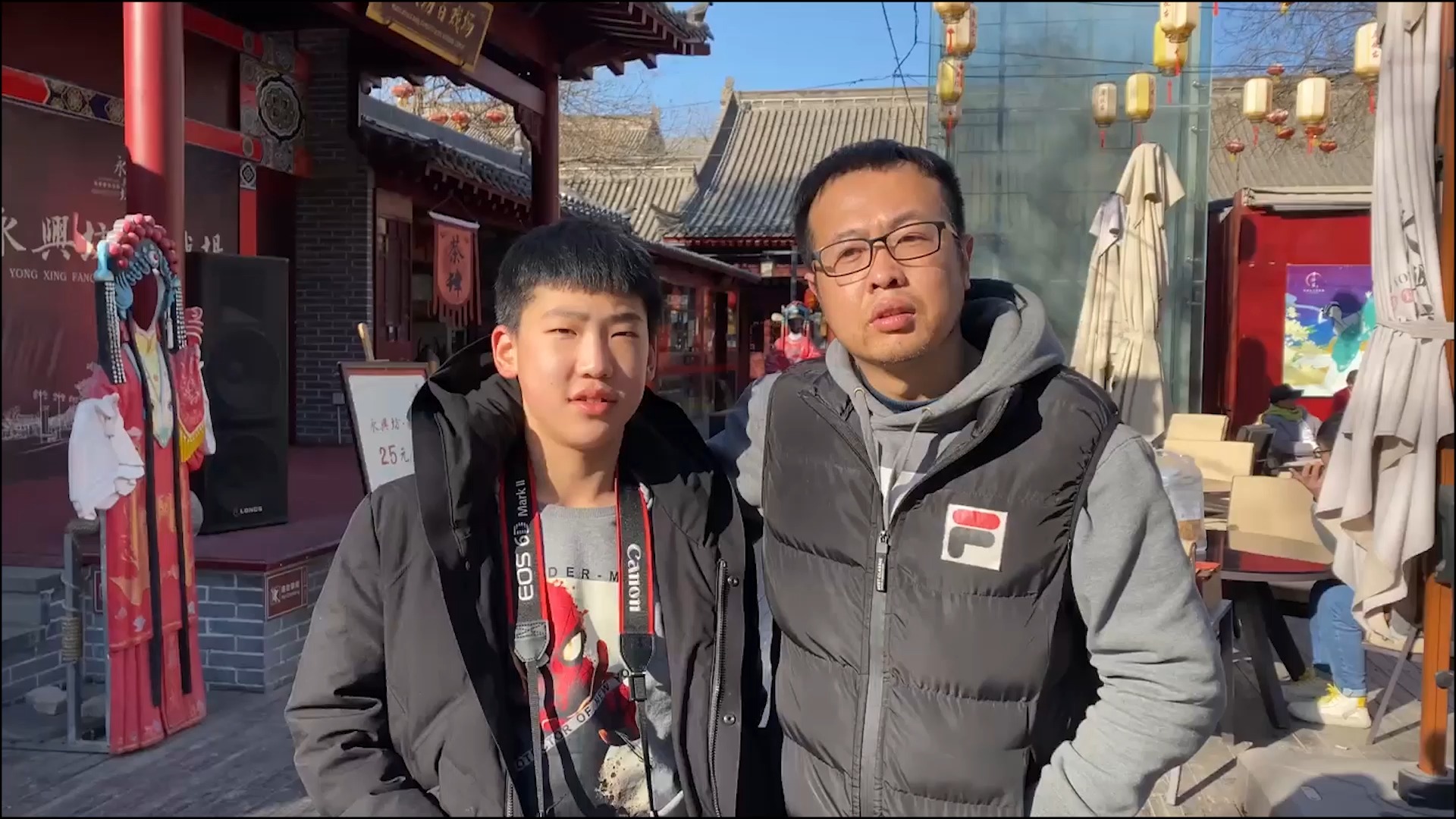 父亲辞职带14岁厌学儿子周游全国引争议,父亲回应了