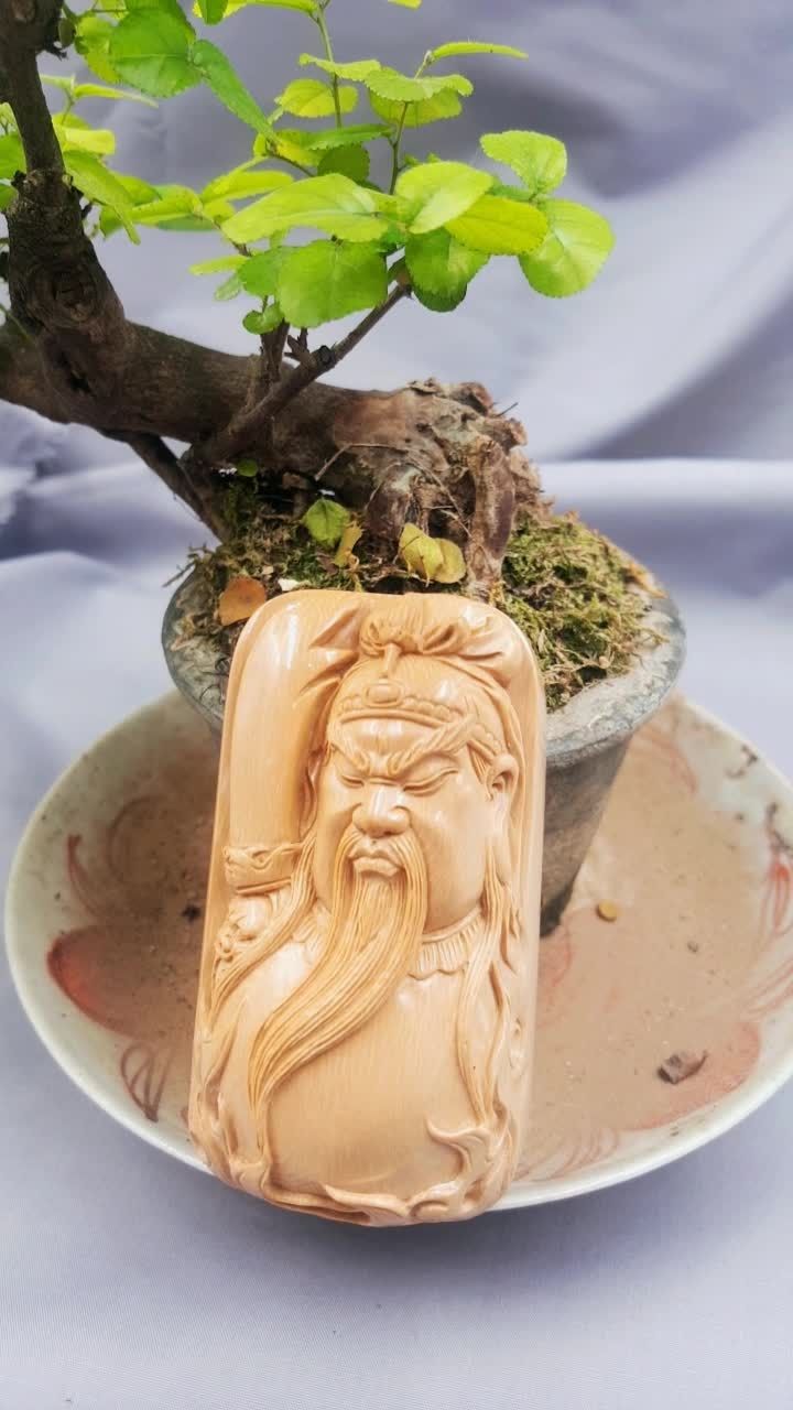 南派牙雕大师金亮纯手工精雕猛犸《关二爷》,规格:71×40×25mm