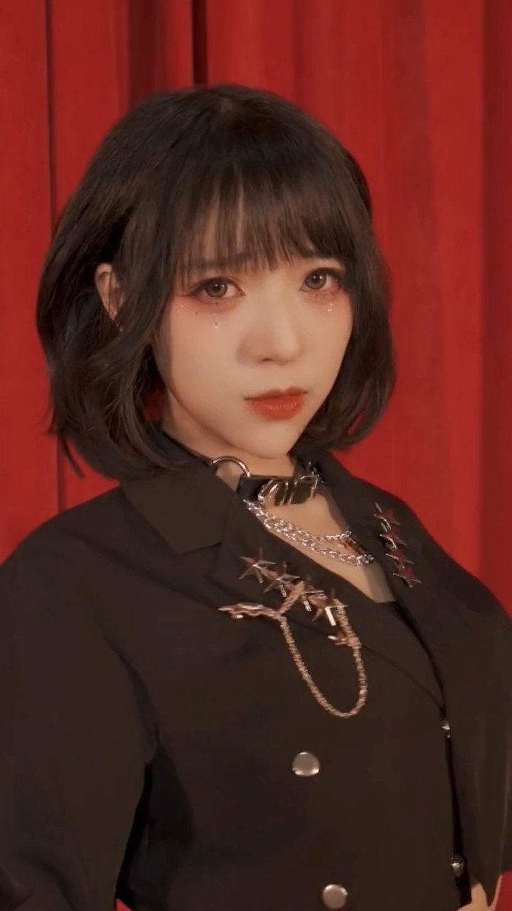 凭借自己的专业舞蹈,红遍全网,她就是#舞小喵