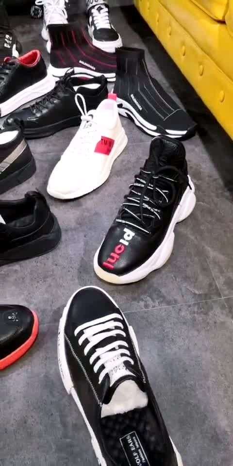 王顶堤商贸城c1区二楼狼耳潮鞋