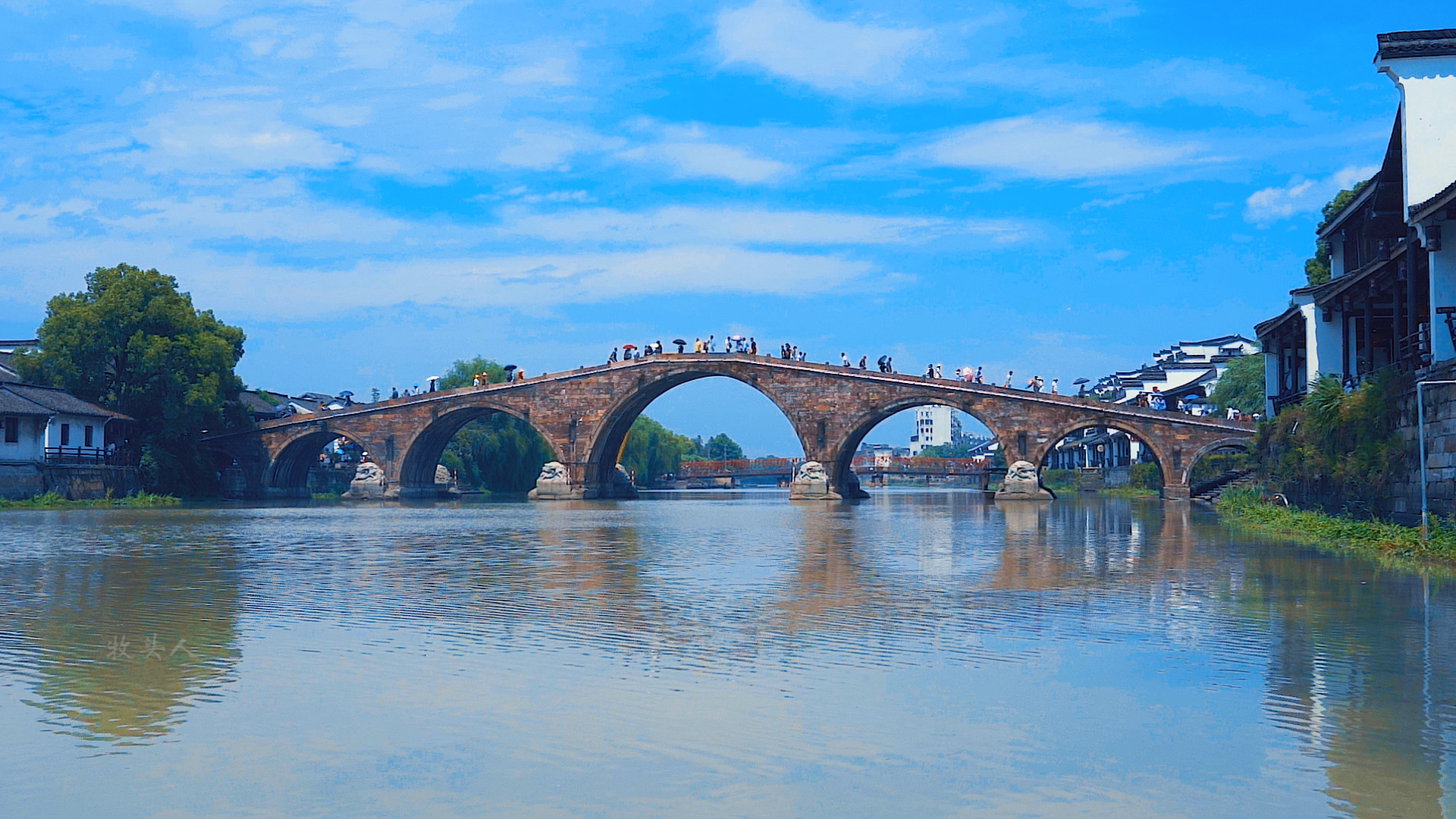 这里是京杭大运河畔的塘栖古镇,曾经的江南十大名镇之首,关键不用门票