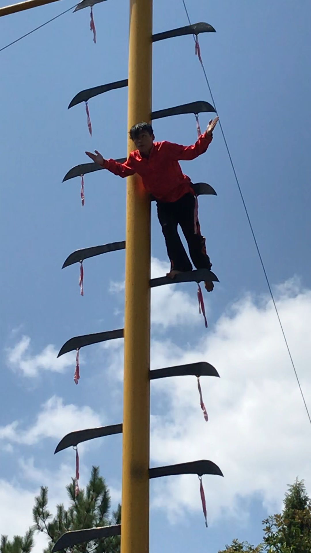 庐山西海的上刀山下火海表演