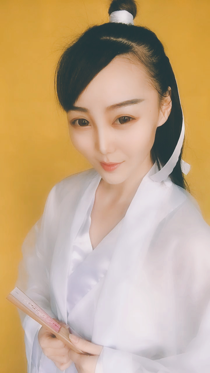 小生不才  敢问姑娘下一句是 海上月在天上