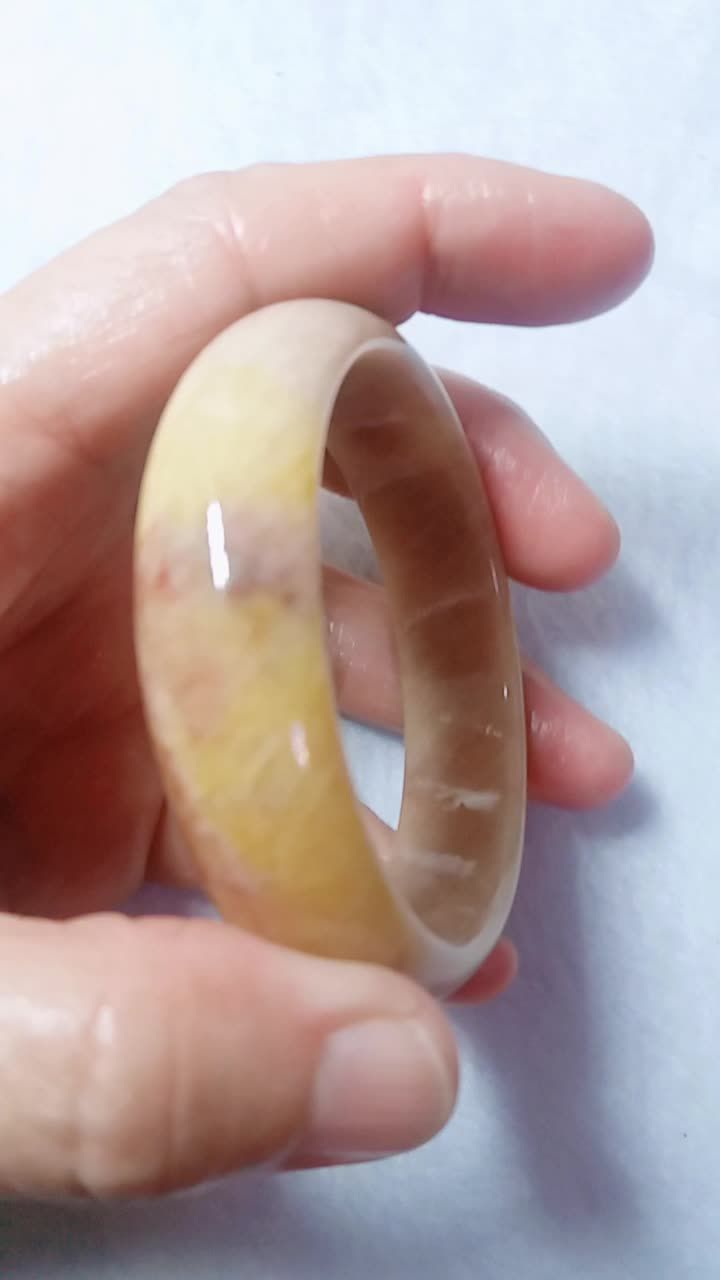 新疆金丝玉彩玉手镯