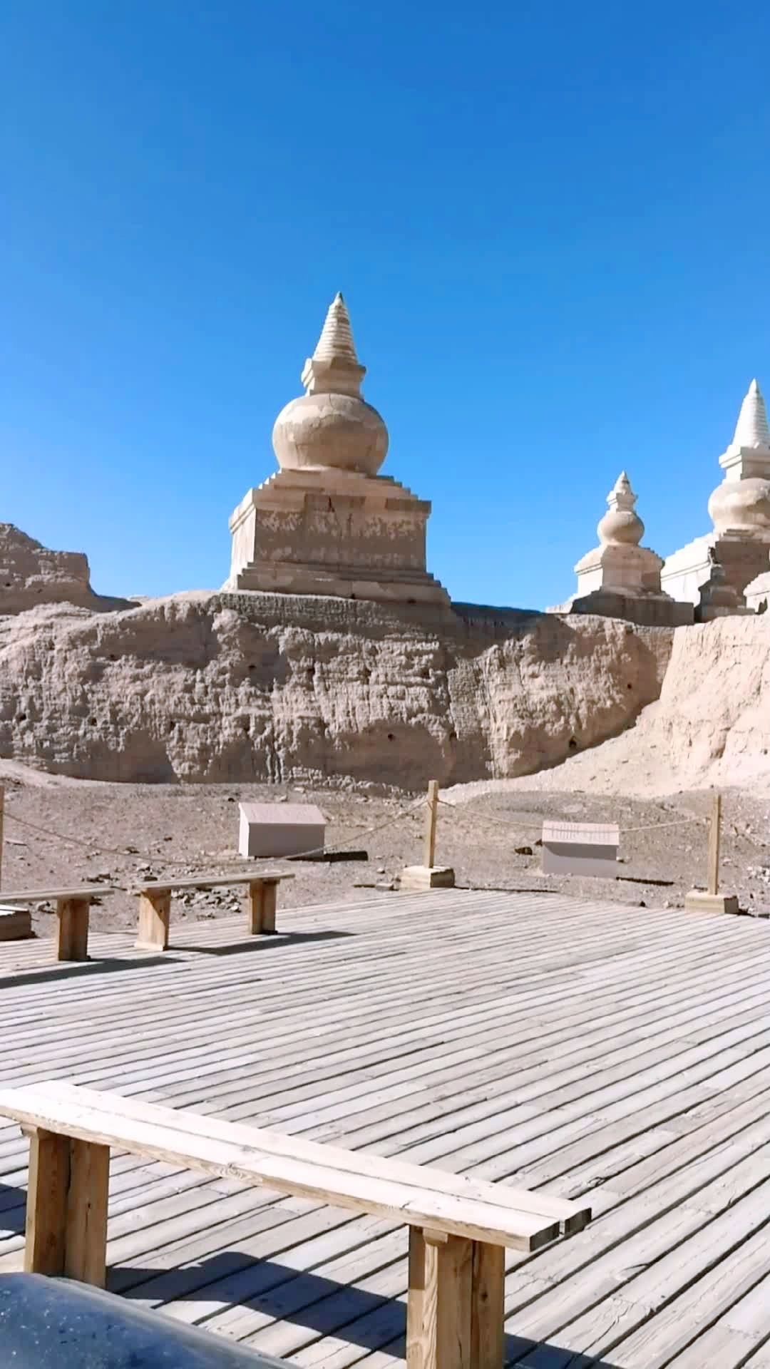 神密西夏时期黑水城遗址,明朝时期被废弃.1908沙俄考古掠夺了大量文物