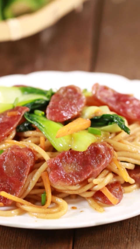 生活无味?或许你需要这盘香肠炒面, 大口大口吸入,瞬间充满力量!