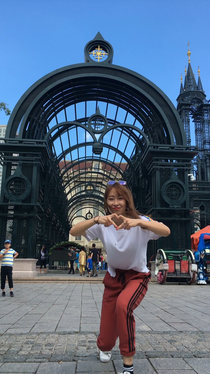 来首锤子舞,给你比了这么多心,你不心动吗