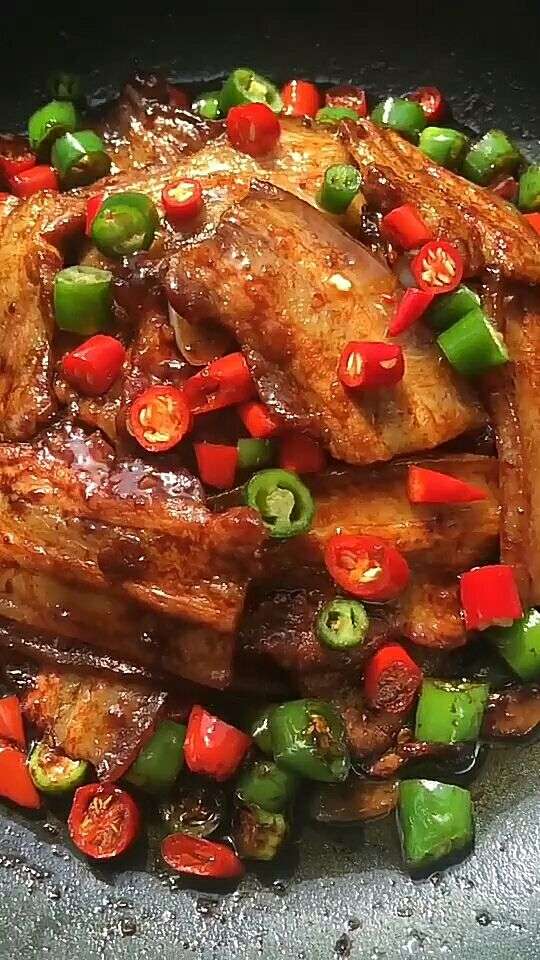 香辣五花肉 开饭喽