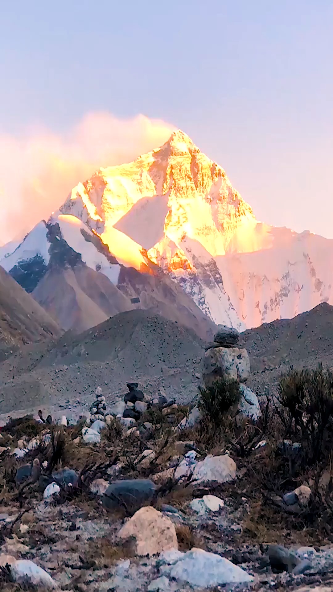 世界第一高峰日照金山,见者吉祥.愿山河无恙,人间皆安!#治愈系美景