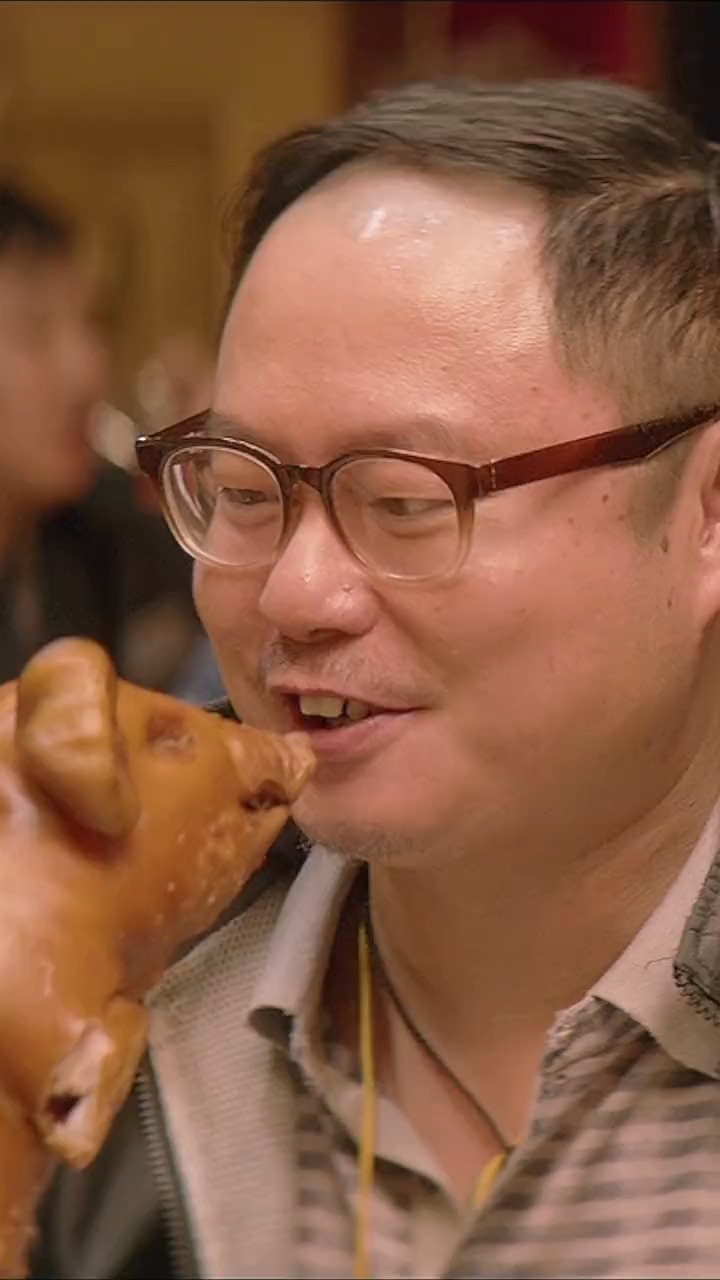 【魏翔】给大家表演一个三口一头猪!