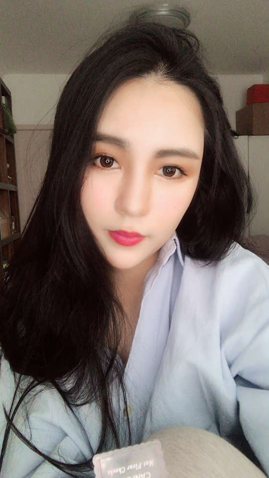 成熟知性妆.对于画惯了淡妆的我来说这就是浓妆了.