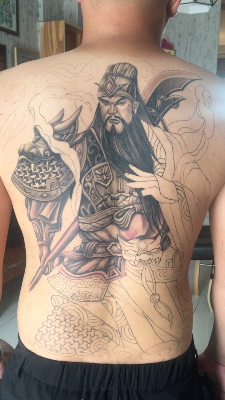 后背关公 一点一点.慢工出细活