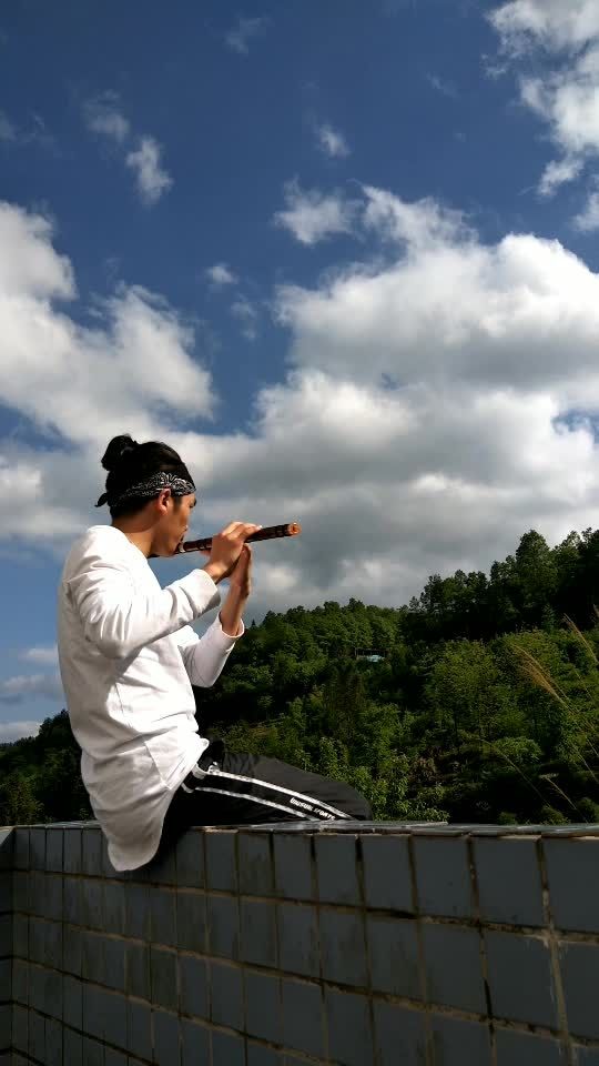 天气不错吹吹竹笛