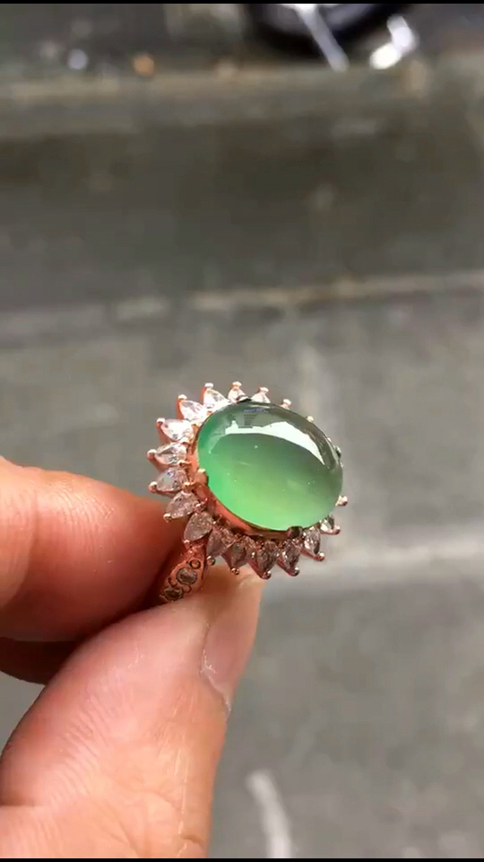 冰晴戒面[色][色],种老料子细腻95,品相完美95,色泽浓郁00尺寸