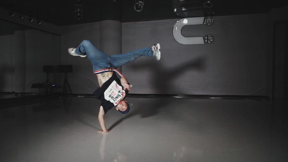 街舞breaking超帅地板舞视频,帅得五体投地啊