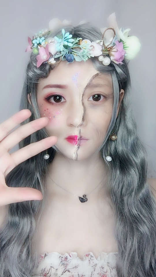 这样的半脸妆养,有没有一点点像面具的感觉