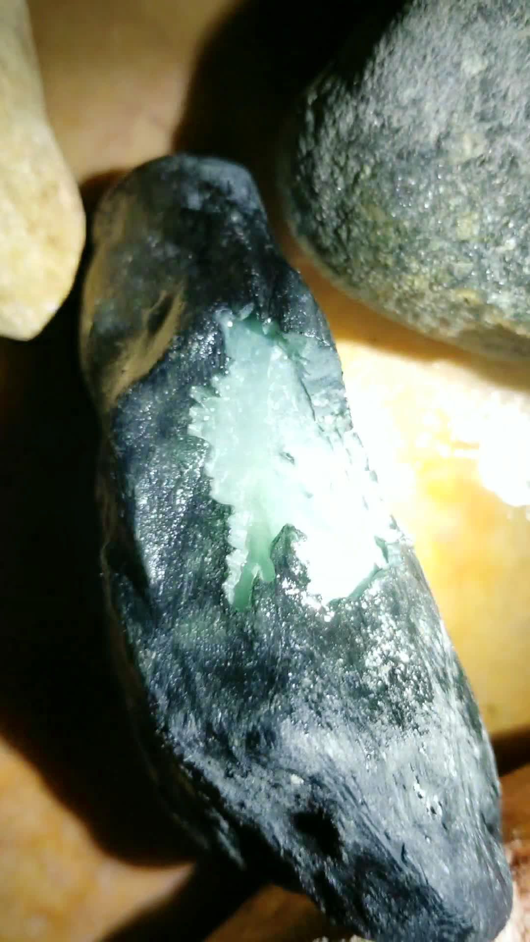 莫湾基开切料,1500/糯冰种