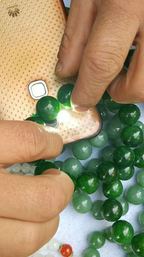 和田玉碧玉圆珠手链,过灯效果