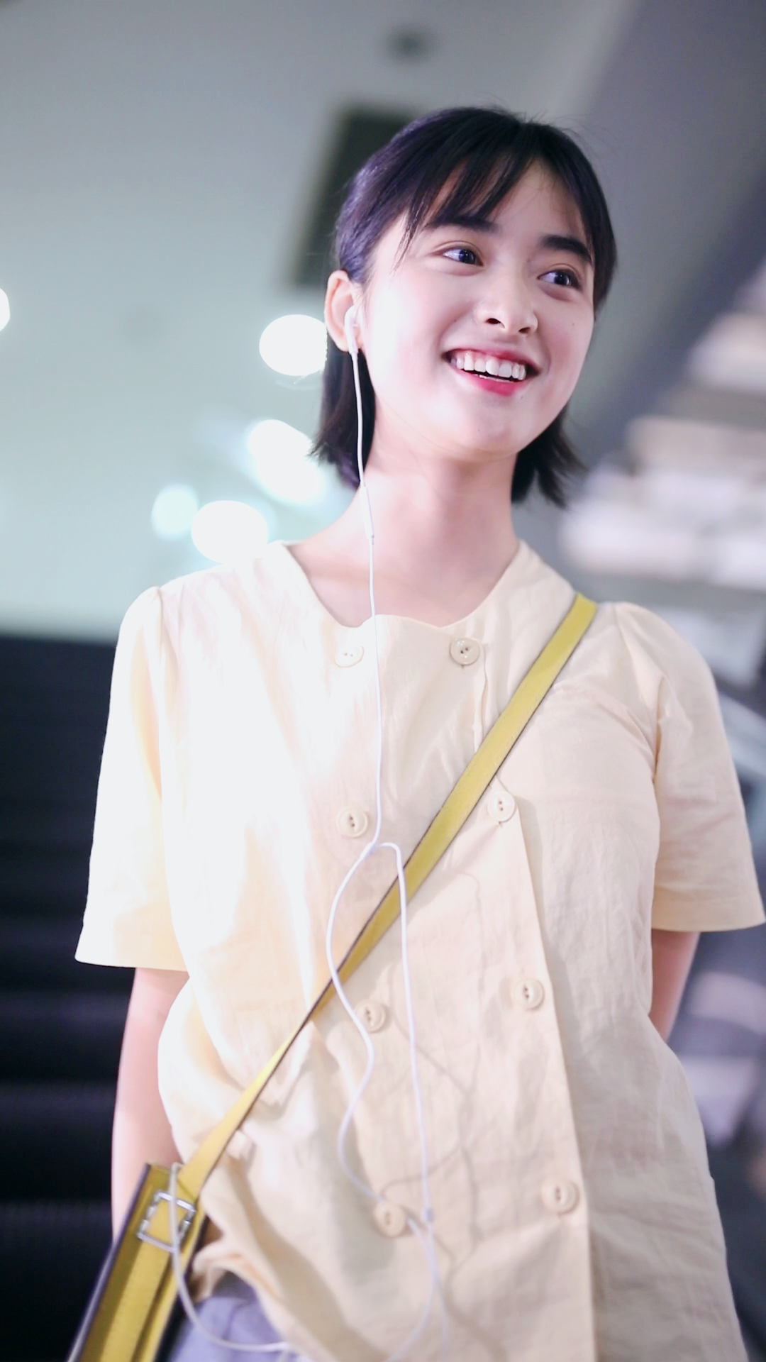 沈月笑的好灿烂