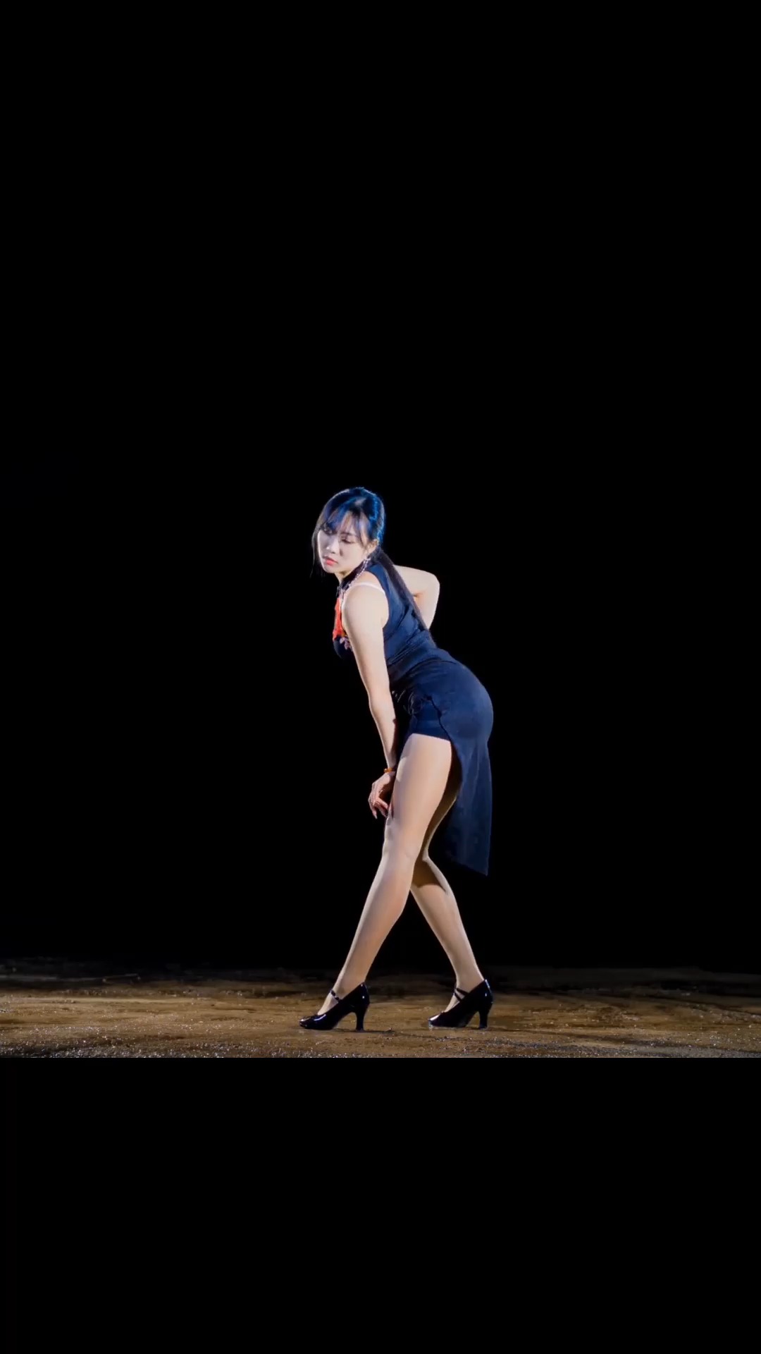 性感的小姐姐跳舞,跳的朴志胤的成人礼