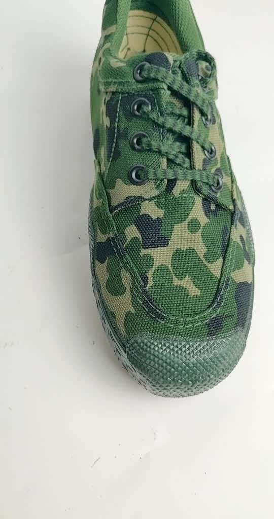 06迷彩胶鞋看看成色