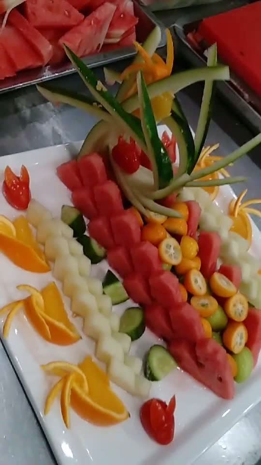 太久没有做水果拼盘,和ktv的比较那个好看一点.91