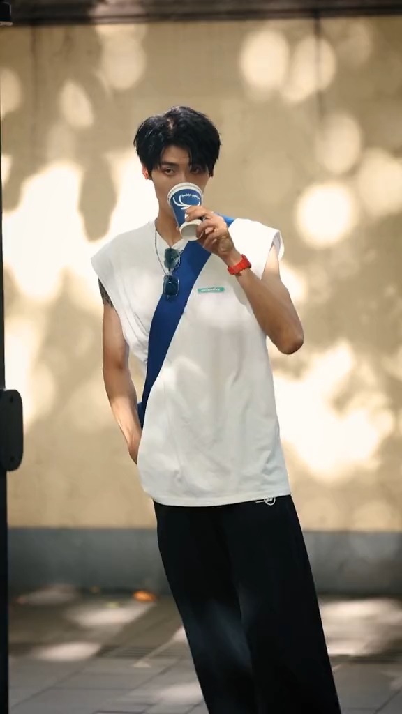 生都喜欢这种瘦瘦高高坏坏帅帅的男生是这样吗