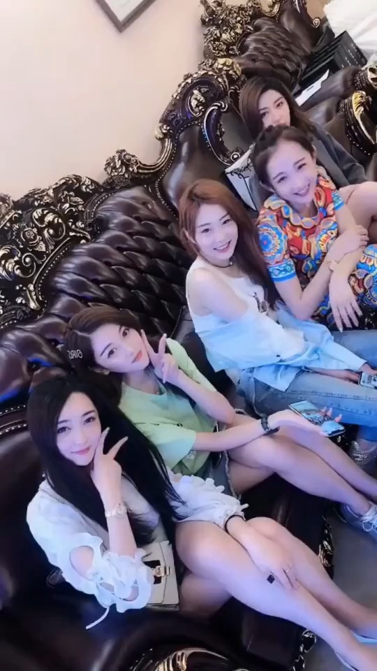 家里来了一群妹子,估算要忙一两个星期哦