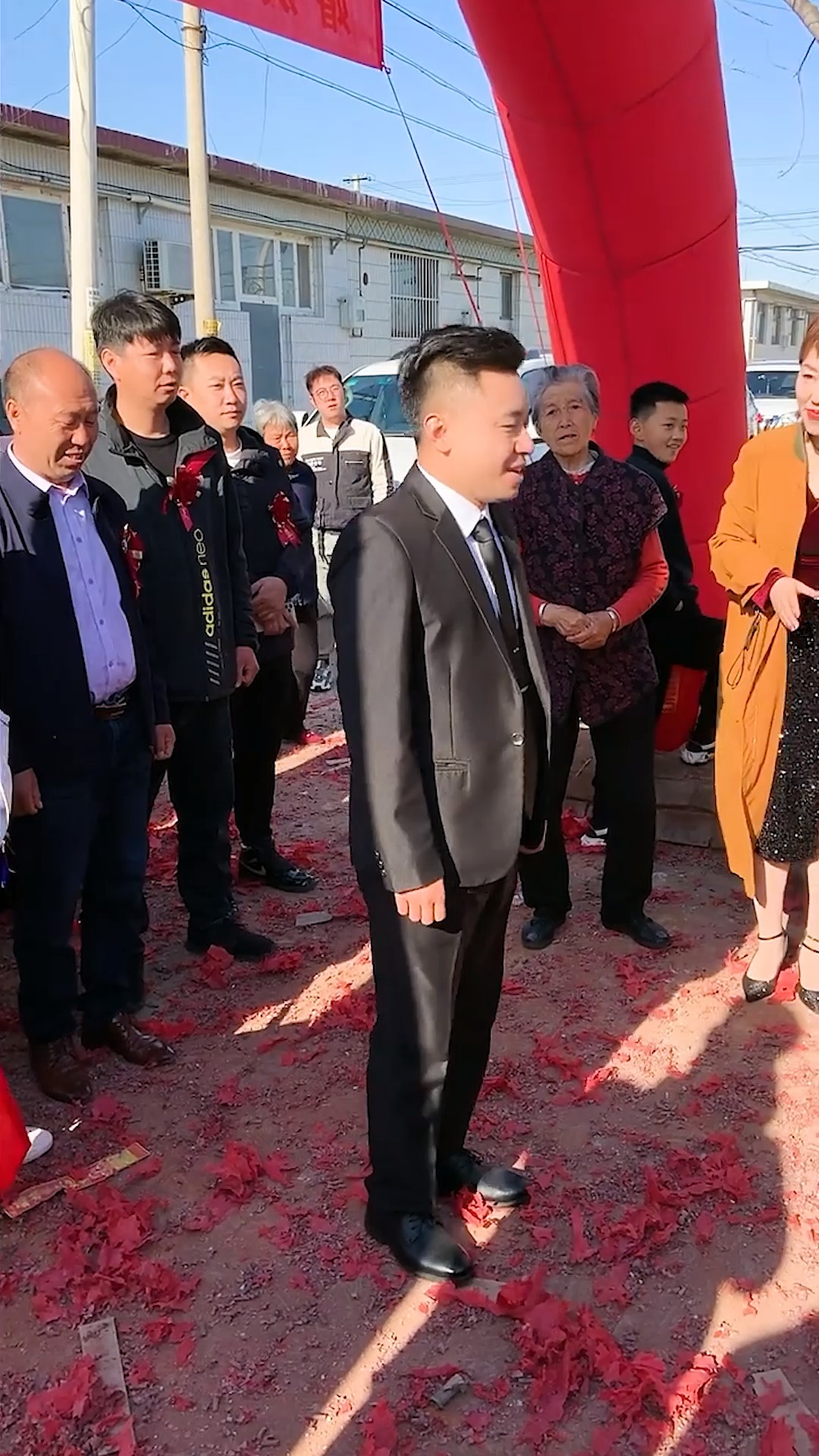 新姑爷进门先给丈母娘改口叫妈老妈给准备的改口大红包