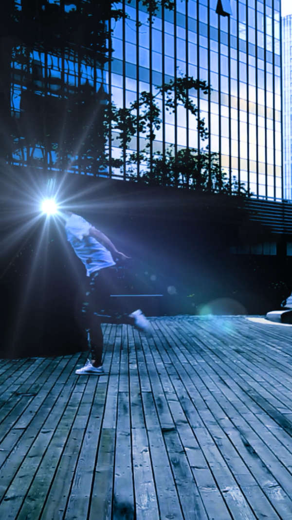 旋转跳跃我闭着眼,这么唯美的画面你们喜欢么 @经纪人小微