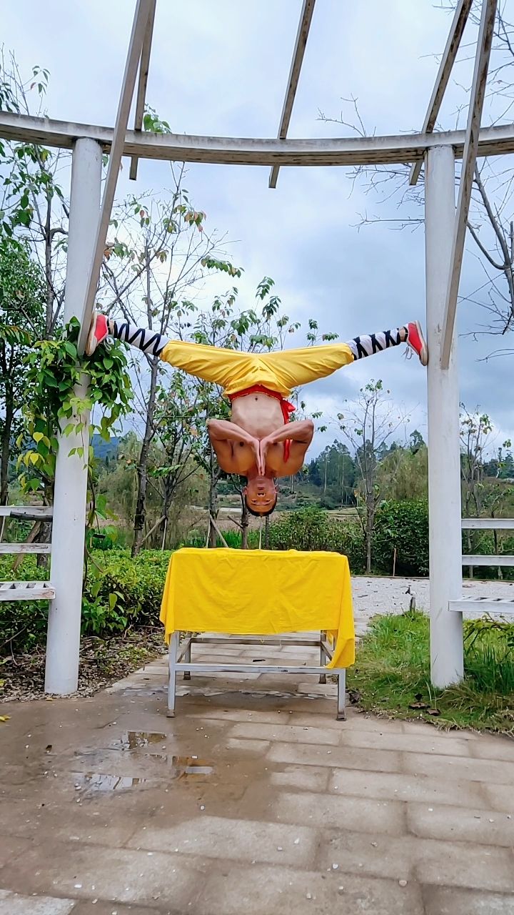 少林硬气功铁头功(头顶钢筋极限悬空倒立)909494