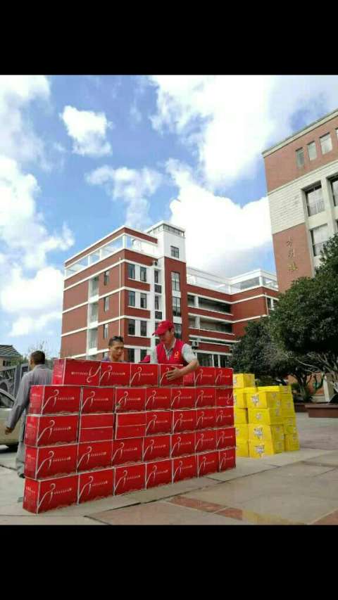 无锡玉祁高级中学 凤阜寺给玉祁高中军训孩子送清凉送吉祥活动!