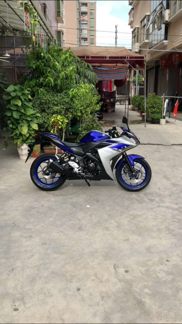 雅马哈yzf-r3 abs 2015年 原始公里4000多  极品车况 米其林轮胎 排气