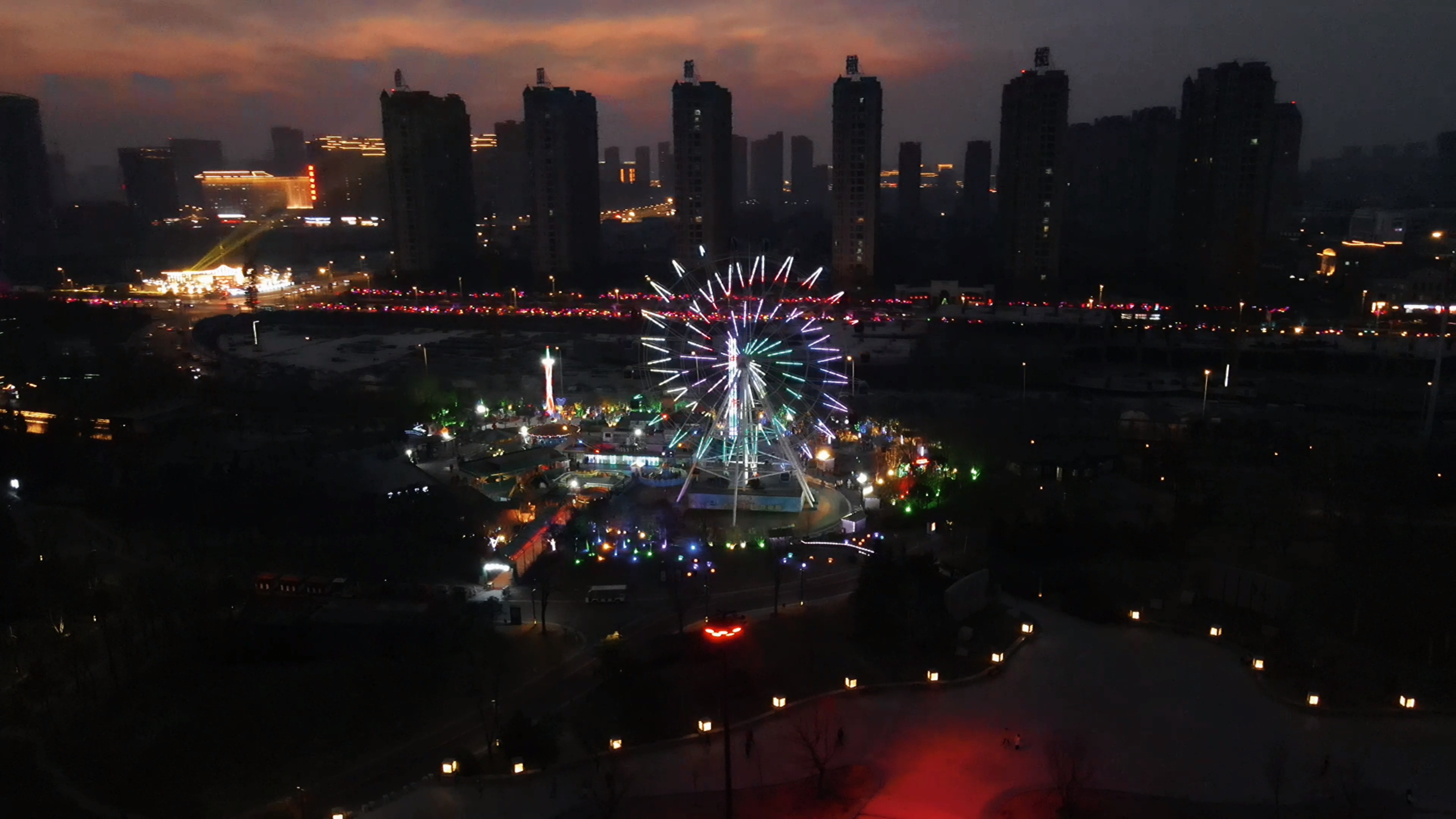 "格莱美"高光瞬间#开封汴西湖银沙滩 #摩天轮 #夜景航拍