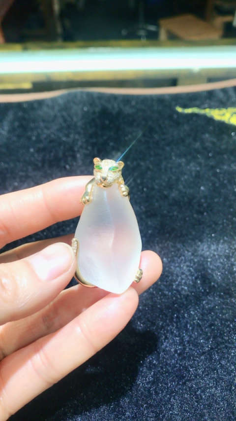 金镶白宝石光吊坠