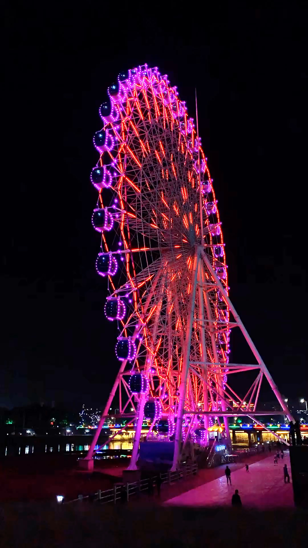 茂名小东江的摩天轮,茂名的小伙伴说说你们对摩天轮的感觉