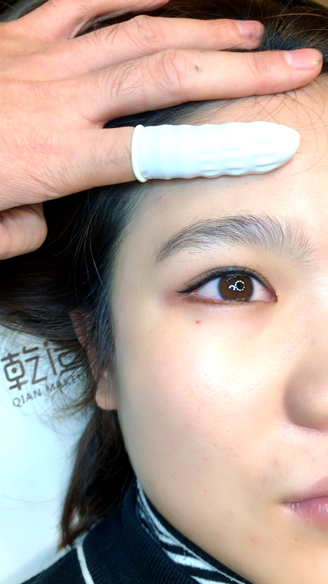 双倍放大眼睛的沙雾综合美瞳线,上下眼影完成90