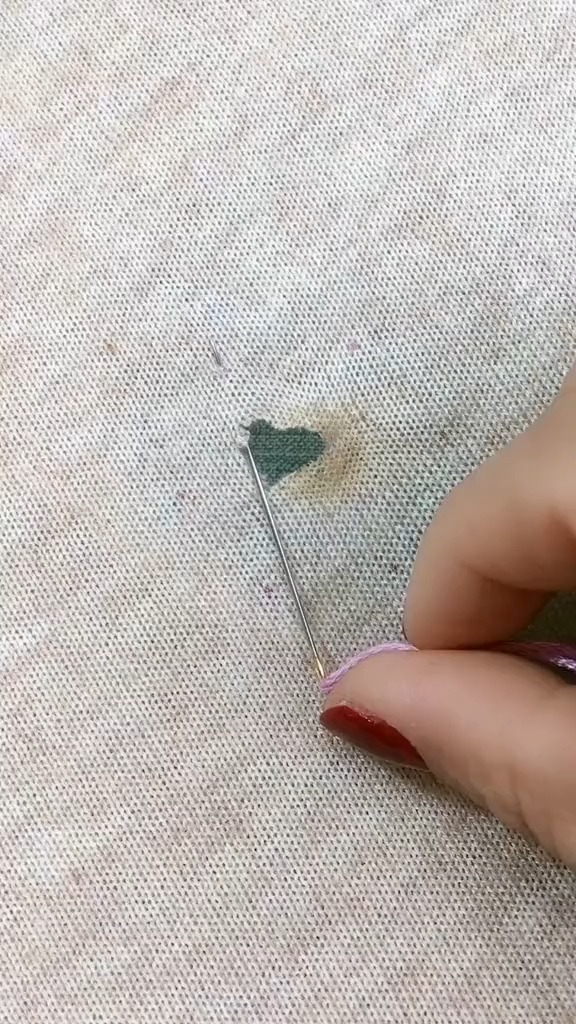 衣服破个大洞教大家用五角星来补,显得特别大气