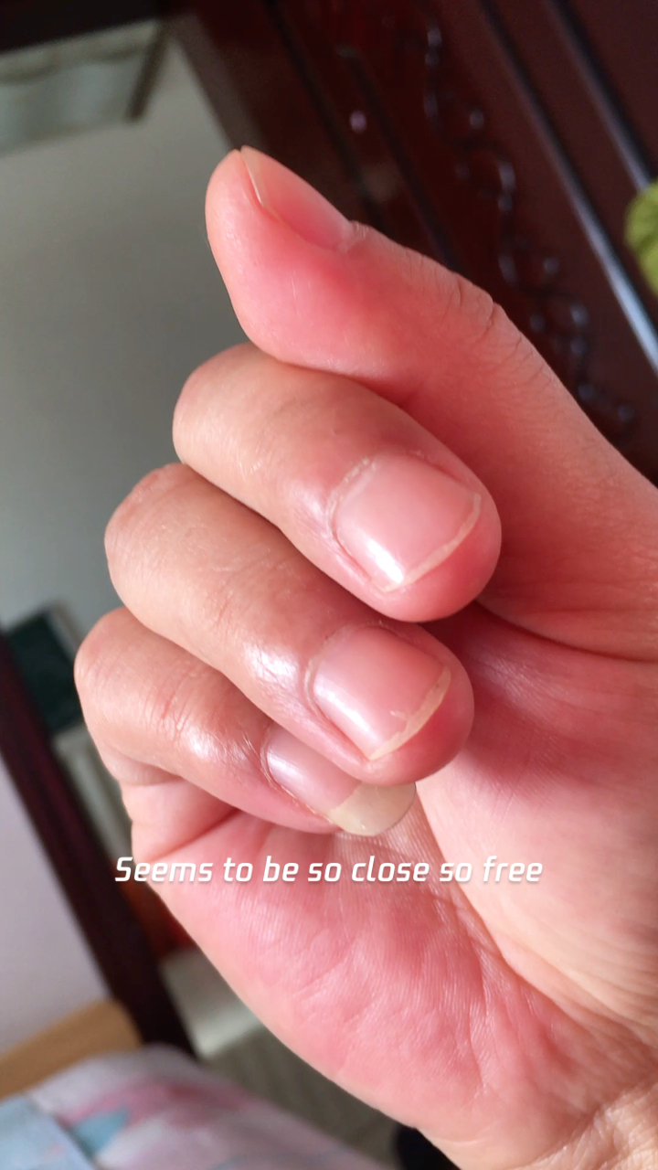 四根手指也挺好看的