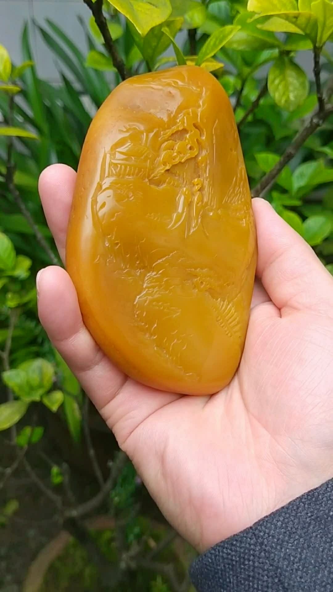 黄龙玉山水手玩件,喜欢的点个赞哦