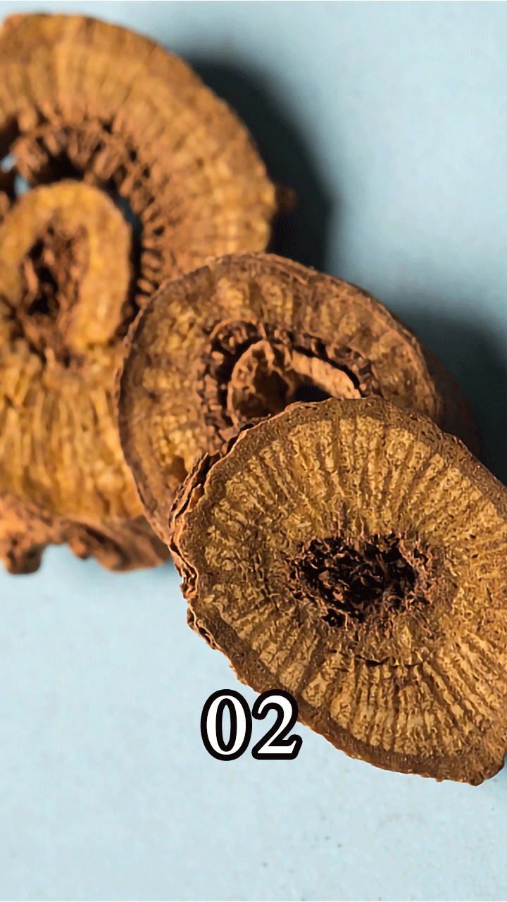 黄芩,别名山茶根土金茶根,是唇形科黄芩属多年生草本植物,野生于山顶