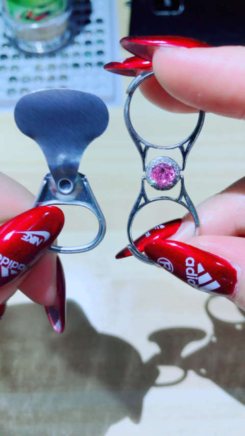 婆婆用易拉罐拉环做的戒指 火了 都来找我