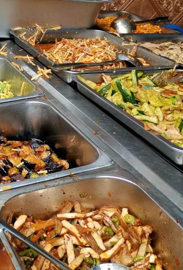 13元18个菜的经济快餐,荤菜素菜任意打,我们农民工的最爱