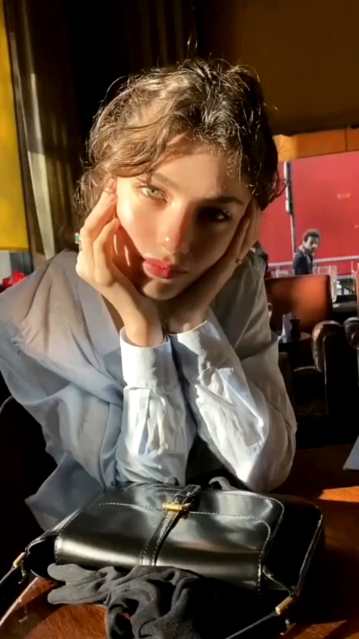 法国女孩子的神仙颜值,我可以舔屏一个月,羊毛卷真的是看脸,这也太