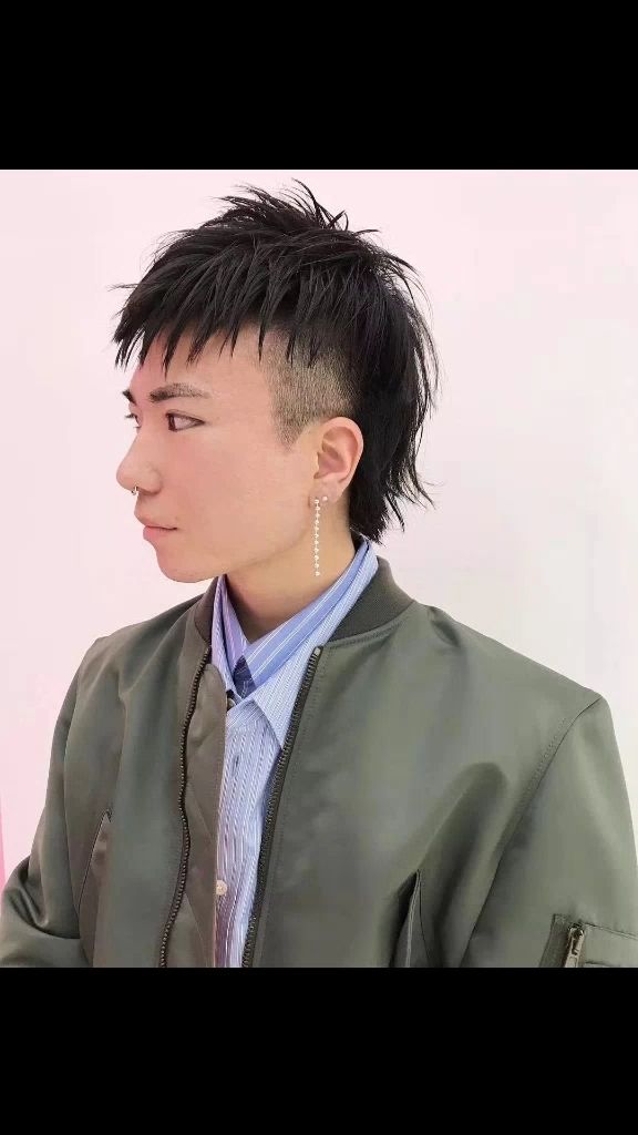 鲻(zi)鱼头发型, 是一种前部和两侧较短, 后部留长的发型, 流行于上