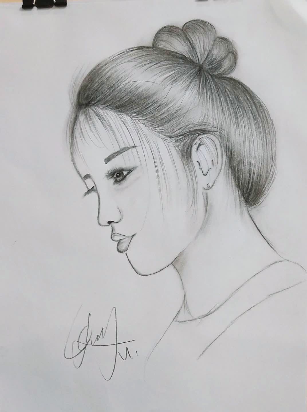 发型素描丸子头.