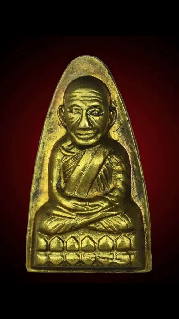 帕阿赞添师父为龙婆托法相创世人,帕阿赞添师父所督造加持的龙婆托法