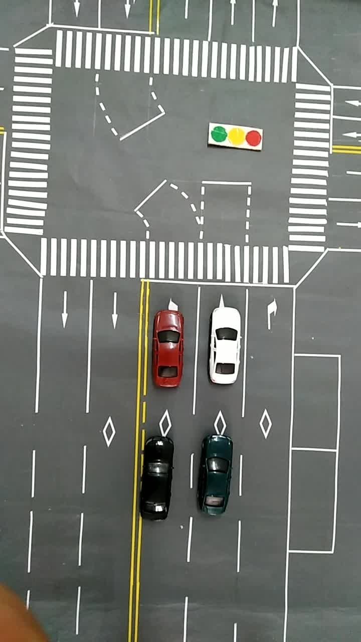 闯红灯的拍照原理和越线停车有什么区别?