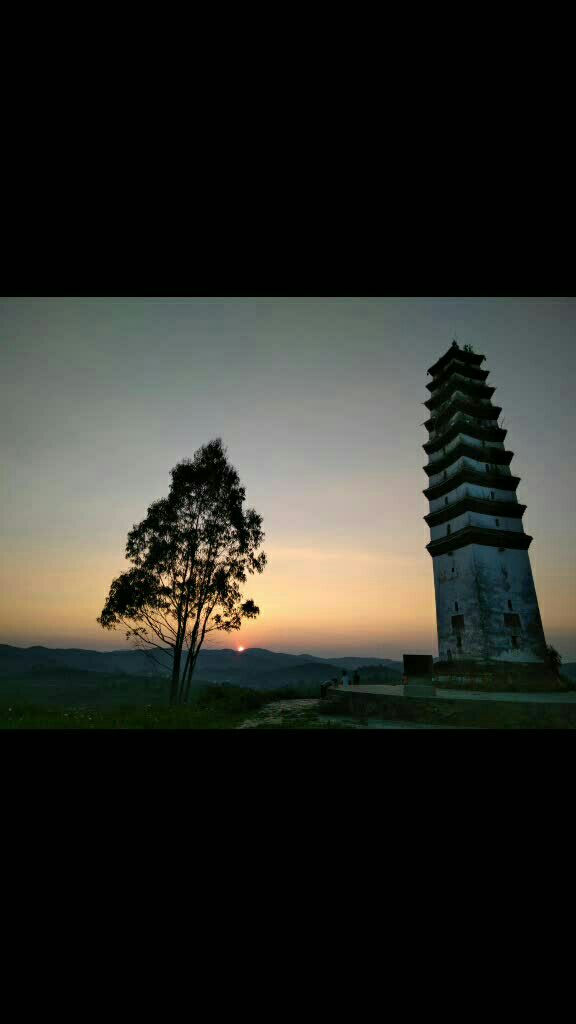 云南广通镇起凤塔