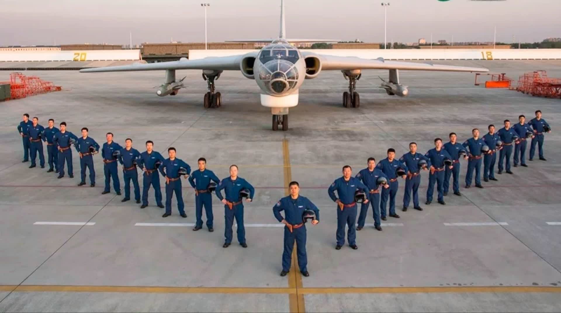 人民空军保护着祖国的和平安宁!